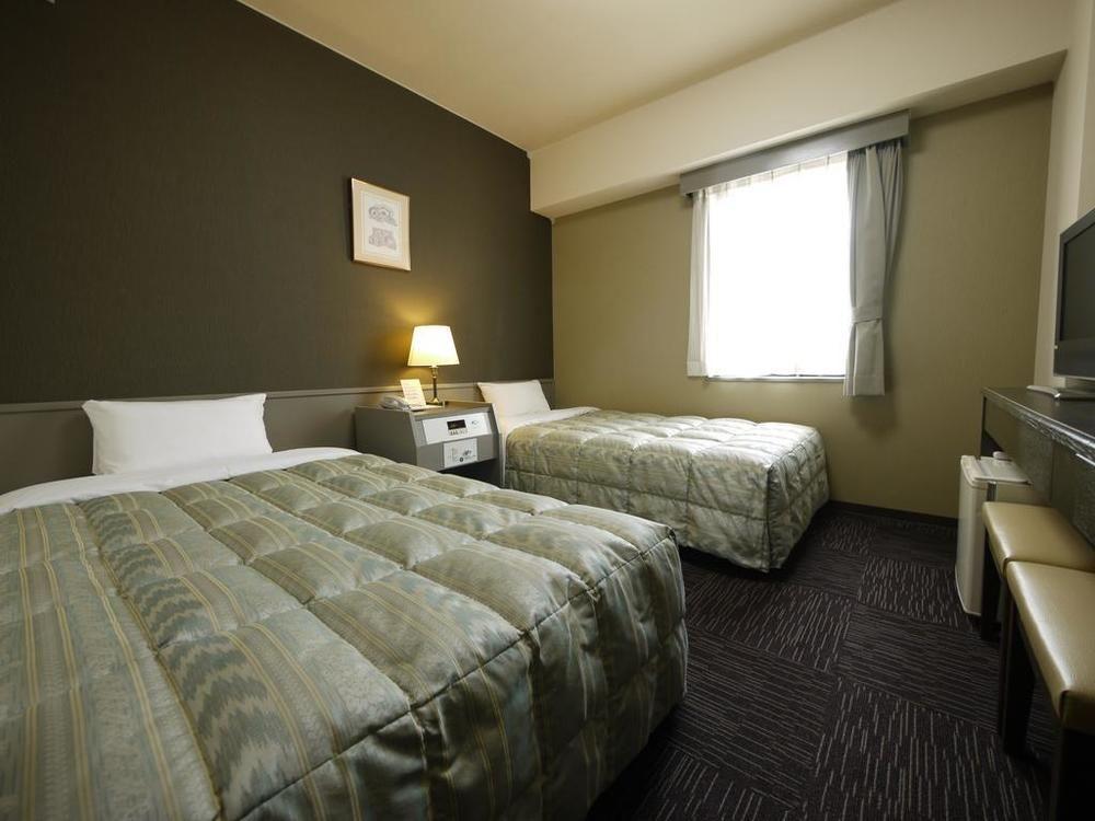 Hotel Route-Inn Toyama Ekimae Экстерьер фото