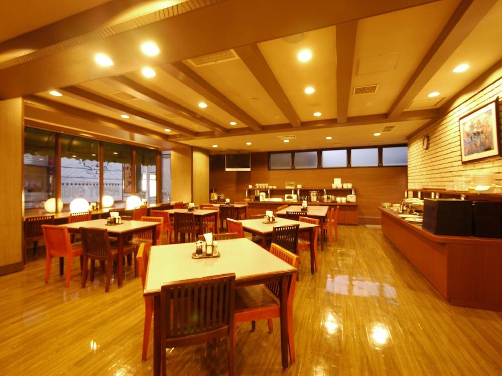 Hotel Route-Inn Toyama Ekimae Экстерьер фото