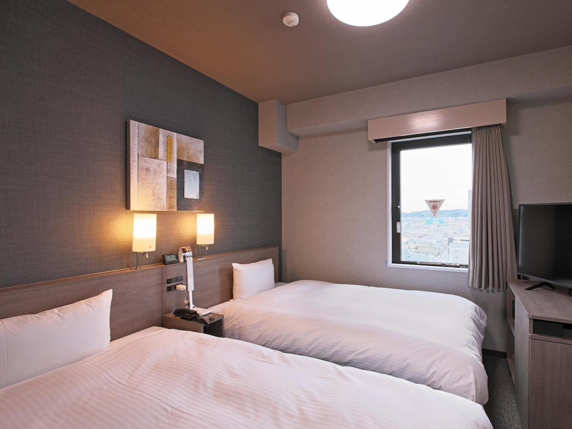Hotel Route-Inn Toyama Ekimae Экстерьер фото