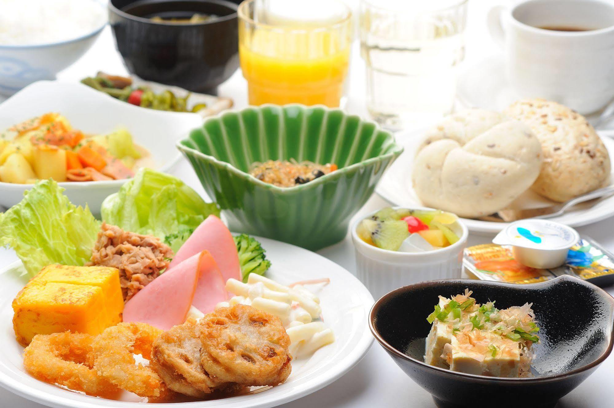 Hotel Route-Inn Toyama Ekimae Экстерьер фото